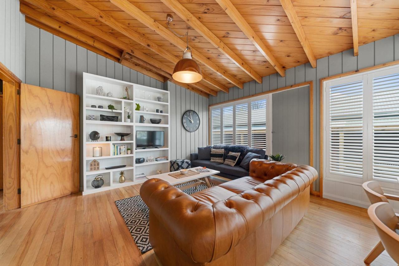 The Walnut Tree House - Martinborough Holiday Home المظهر الخارجي الصورة